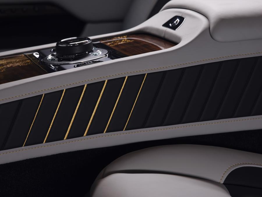 Детали интерьера Rolls-Royce Wraith Eagle VIII 2019 года  (фото 3 из 10)